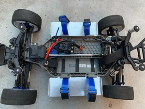 2 un. BANDEJAS DE BATERÍA DE ALUMINIO PARA CHASIS LCG 1/10 TRAXXAS SLASH 4X4 plateado - Imagen 1 de 3