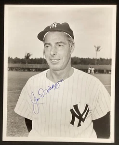 Joe DiMaggio Signed Photo 8x10 Baseball Yankees Pose B&W Autograph PSA/DNA - Picture 1 of 5