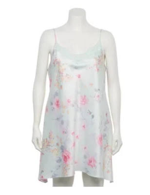 全新带标签 Apt 9 女式大码 2X 花卉缎面丝绸礼服睡衣 — 第 1/4 张图片