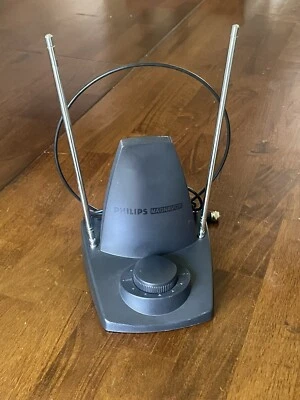 Philips Magnavox ManT200 Indoor Antenna with Fine Tuning VHF/FM/UHF: 75 Output - Image 1 of 4