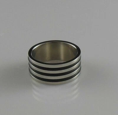 Anillo ancho de acero inoxidable y goma negra con incrustaciones Foto 1 de 2