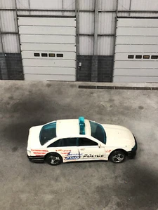 Hotwheels 1989 Police Cruiser Diecast Car - Picture 1 of 6