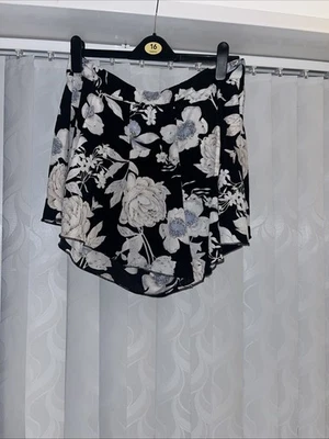 Shein Curve Floral Shorts 1XL - Image 1 of 3
