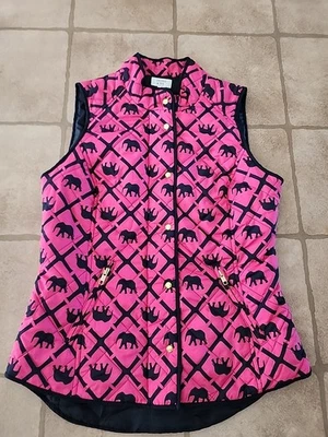 Chaleco Crown & Ivy ligeramente acolchado para mujer talla pequeña elefantes rosa Foto 1 de 4