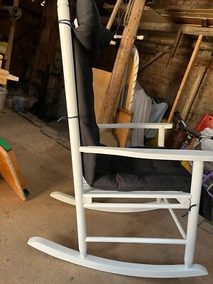 Schaukelstuhl weiß mit Polster schwarz - Bild 1 von 3