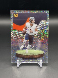 2022 Panini Chronicles Magnitude Justin Fields /10 Holo Gold Sparkle MAG-8 Bears
