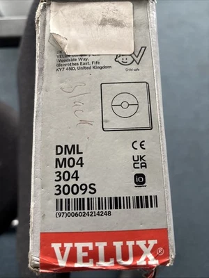 Velux DML M04 3009S Manual Blackout Blind Black - Image 1 of 4