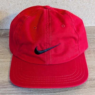 Gorra ajustada Nike Golf Tiger Woods roja negra Swoosh Foto 1 de 4