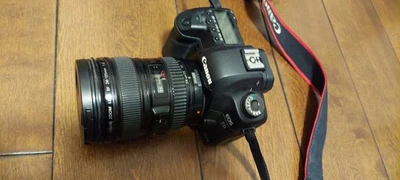 Cámara digital Canon EOS 5D Mark II DSLR 21,1 MP DS126201 + Lente EF 24-105 mm 1:4 Foto 1 de 4