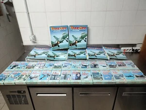 collezione Take-off Enciclopedia + 28 VHS e 4 Libri Big Aerei Da Combattimento - Foto 1 di 5