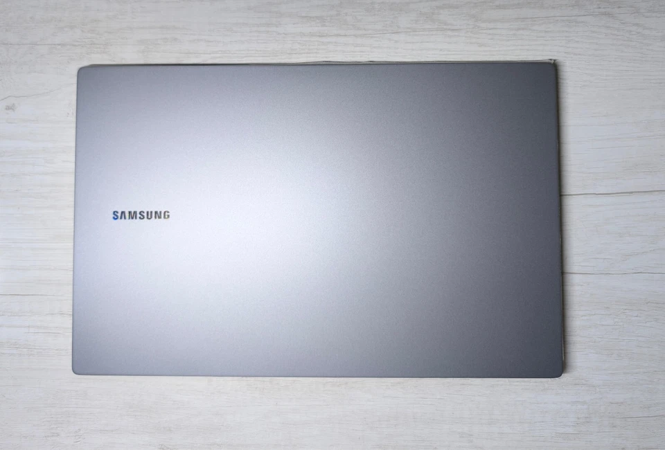 SAMSUNG GALAXY BOOK 4 SIGILLATO IN CONFEZIONE ORIGINALE