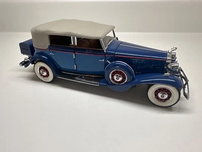 Vintage 1932 Cadillac V-16 Sport, 1/24 scale Blue Diecast by Franklin Mint - Image 1 of 4
