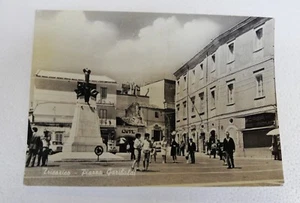 MATERA SCHWARZ-WEISS ILLUSTRIERTE POSTKARTE PIAZZA GARIBALDI GEREIST  - Bild 1 von 2