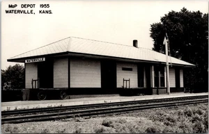 MoP Railroad Bahnhof Depot Waterville, KS Kansas Postkarte RR Gleise - Bild 1 von 2