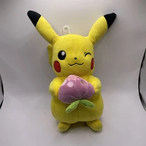 Pokemon Pikachu mit Pecha-Beere 8 Zoll Plüschtier - Bild 1 von 3