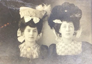 1880’s ANTIQUE CABINET CARD PHOTO Two Young Ladies FANCY HAT Pretty School Girls - Picture 1 of 2