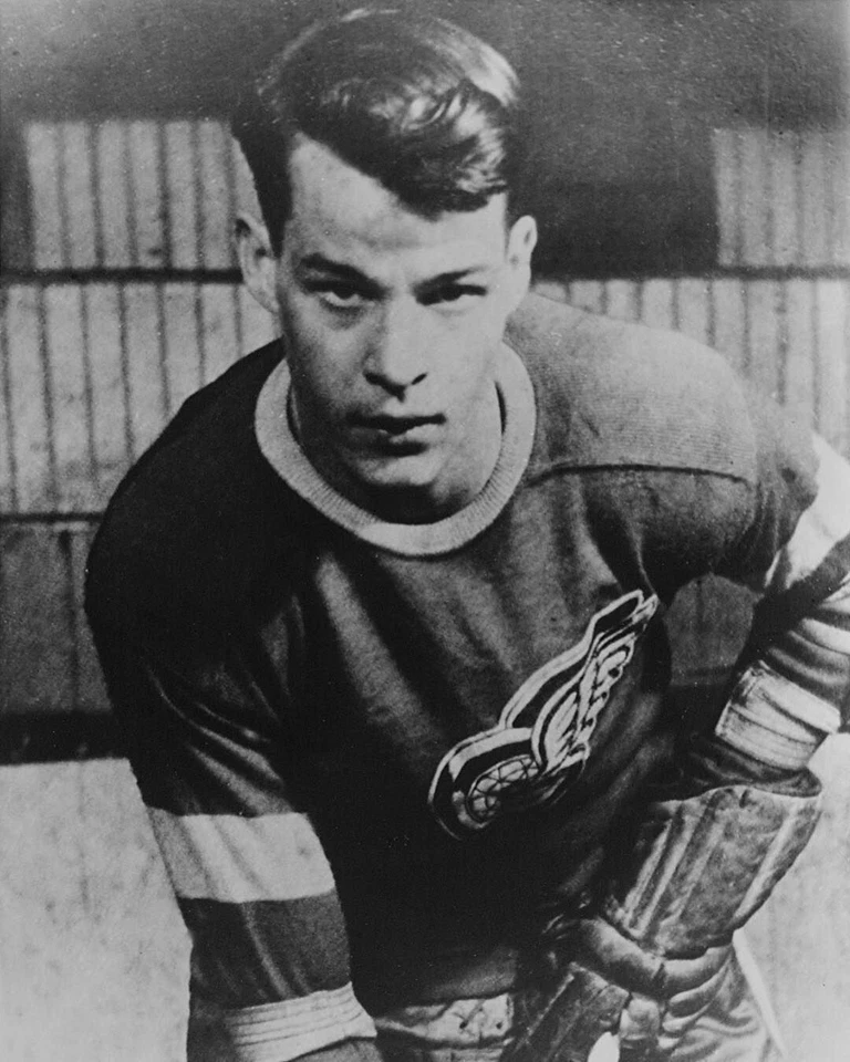 Detroit Red Wings Gordie Howe 18 Years Old 8x10 Photo NHL Hockey Print - Image 1 of 1