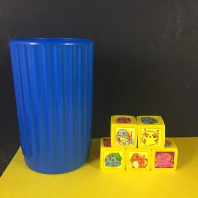 De colección 1999 Milton Bradley Pokemon Yahtzee Jr 5 dados de repuesto y taza SIN JUEGO Foto 1 de 3