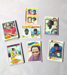70er Jahre TOPPS FOOTBALL KARTEN LOT (66) COMMONS + STARS - Bild 1 von 6