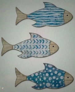 3 FISH SWIMMING 2D rustic Vintage Wooden WALL HANGING Decor see Pics Sweet Items - Picture 1 of 3
