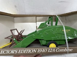 ERTL John Deere 1940 12A Combine #5601 New in Box - Picture 1 of 4