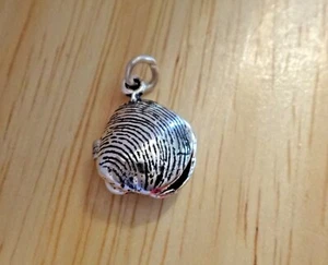 Sterling Silver 3D 16x11mm Movable Clam Shell Beach Charm - Picture 1 of 4