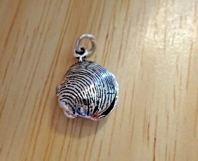 Sterling Silver 3D 16x11mm Movable Clam Shell Beach Charm - Image 1 of 4