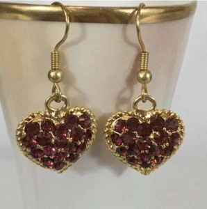 Pendientes de cristal de Swarovski rojo rubí con corazón dorado hechos artesanalmente nuevos con etiquetas con caja de regalo - Imagen 1 de 3
