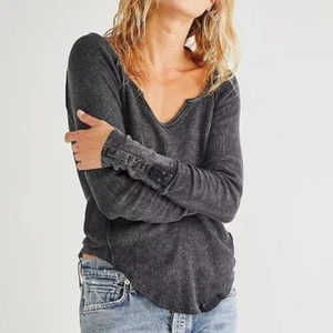 Free people We The Free Layer Up Ribbed Tee Top Contrast Cuffs Sz M Dark Gray - Picture 1 of 10