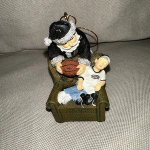 San Antonio Spurs  4x4” Santa's Gift Basketball Figurine Vintage 2002 - Picture 1 of 5
