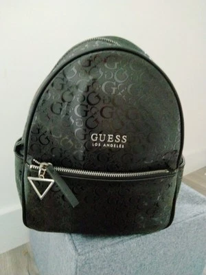 Mochila para mujer Guess negra con logotipo Foto 1 de 4