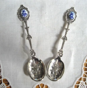 Holland Windmill Collectible Souvenir Spoons ~ Set of 2 ~ - Picture 1 of 12