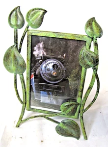 Metal Picture Frame With Ivy Vine Leaves Vintage Tabletop 3.5x5.5 - Picture 1 of 8
