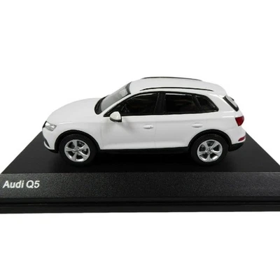 SPARK Audi Q5 White 1:43 Collection Diecast Modelcar - Image 1 of 3