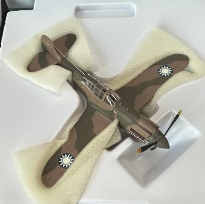 Пронумерованный 1999 Hallmark легенды в полете Curtiss P-40 Warhawk 1:72 - новый в коробке - Изображение 1 из 4