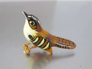 Vtg. Hand Carved Painted Bird Brooch Pin Metal Feet - Picture 1 of 5