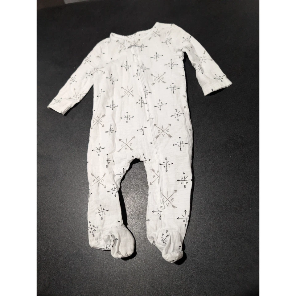 Pijamas para dormir Aden + Anais 6-9 meses blanco gris flechas LOVE algodón tejido cremallera frontal Foto 1 de 4