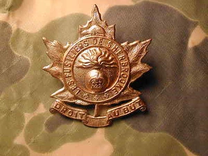 Old brass WWII Canadian Les Fusiliers De Sherbrooke Cap badge double lug Canada - Picture 1 of 1