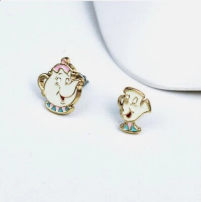 Lindos pendientes de esmalte dorado de La Bella y la Bestia Mrs Potts & Chip Stud Disney  Foto 1 de 4