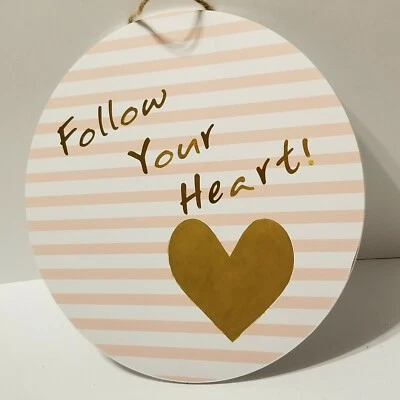 "Follow Your Heart" Handmade Wall Decor, Plaque, 12" Round, Pink, White & Gold - Imagem 1 de 3