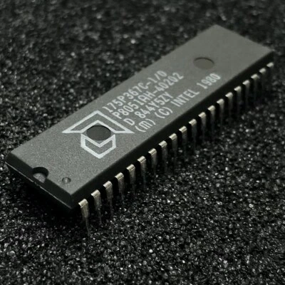 P8051AH 8-bit Microcontroller, 12 MHz, PDIP-40, AMD / Intel 8051AH - Image 1 of 3