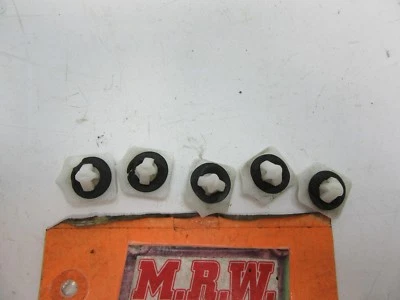 CLIP CLIPS DOOR MOLDING MOULDING LOWER BOTTOM TRIM PANEL OUTER TO DOOR SHELL  - Image 1 of 4