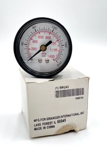 Manómetro 2" P575 200 PSI 1400KPA 1/4NPT CBM 169819 C-PT 5WZ43 - Imagen 1 de 2