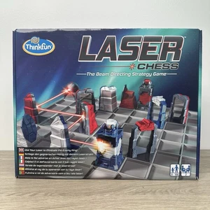 TESTATO ThinkFun Laser Scacchi Due Giocatori Strategia Raggio Direzione Gioco Giocattolo COMPLETO - Foto 1 di 8