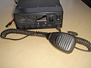 Kenwood TKR-851-1 UHF 440-470MHz repeater with duplexer cables - Zdjęcie 1 z 11