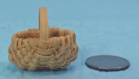 VINTAGE 1980's MINIATURE KENTUCKY 1" DOLL HOUSE WOVEN SPLINT BUTTOCKS/EGG BASKET Cover