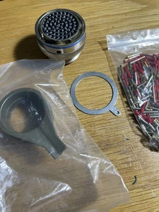 Conector circular Matrix MS3476L24-61S con abrazadera de cable y pines 07418-SE61C28-4 - Imagen 1 de 6