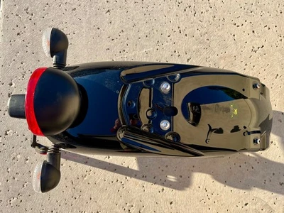 Guardabarros trasero negro Triumph Street Twin 900 2021 OEM en buen estado  Foto 1 de 3