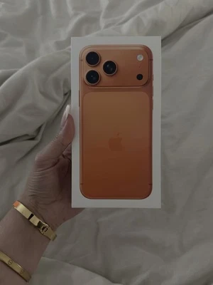 VERFÜGBAR Apple  iPhone 17 Pro  256GB Cosmic Orange Rechnung  - Bild 1 von 4