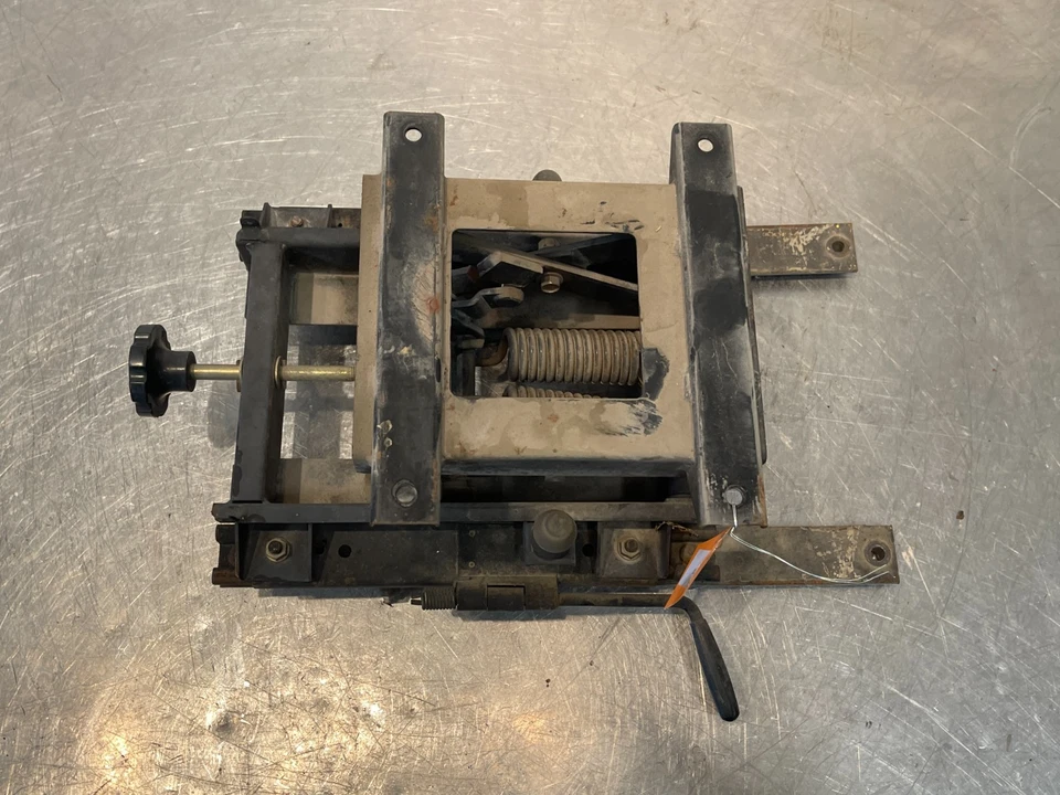 Soporte de suspensión para asiento de tractor Massey Ferguson MF 1260 Foto 1 de 4